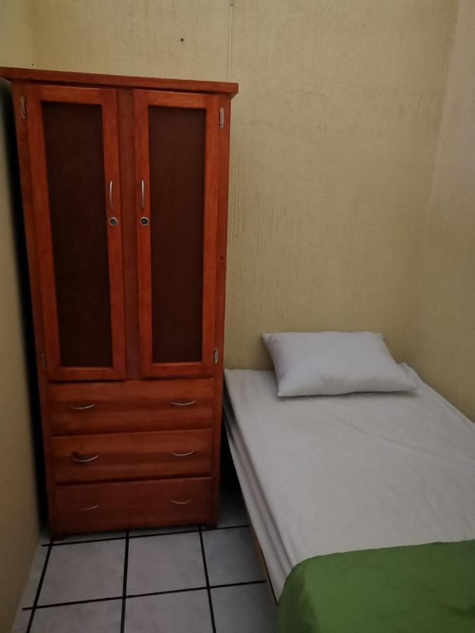 Hostal Guadalajara Eksteriør bilde
